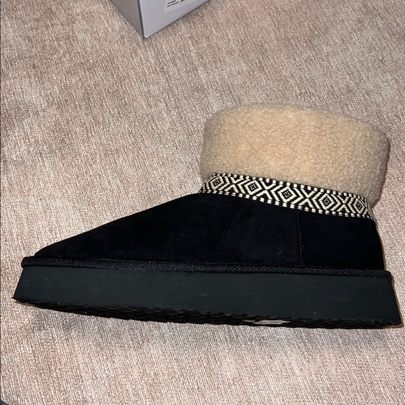 Pink Lily Payton Black Platform Boots, New! - Picture 8 of 12